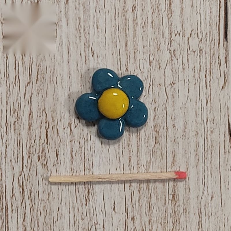 Fiore calamita blu, altra vista 2