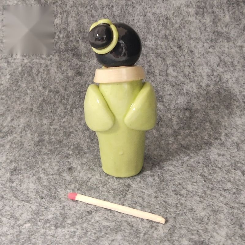 Kokeshi verde chiaro, altra vista 2