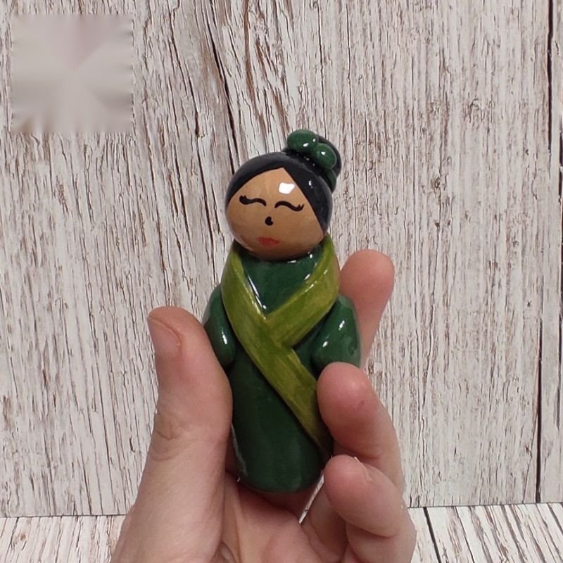 Kokeshi verde scuro, altra vista 3
