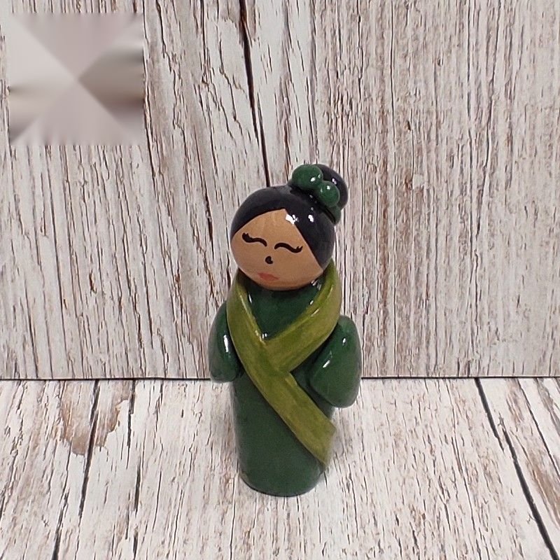 Kokeshi verde scuro