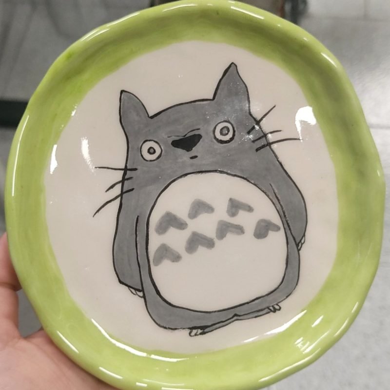 Piattino con gatto realizzato da un allievo