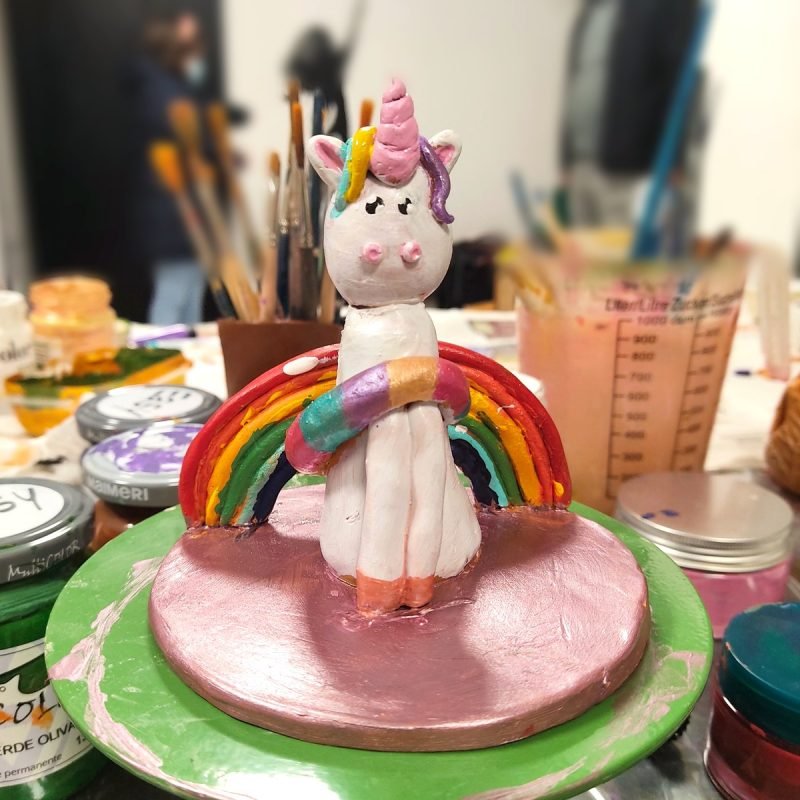 Unicorno con arcobaleno realizzato da un allievo (7 anni)